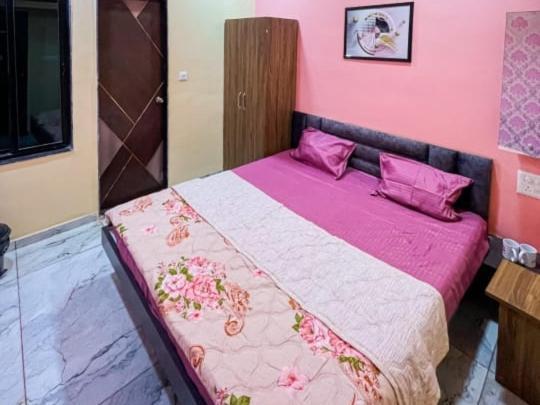 Garudeshwar Jai Swaminarayan Delux Homestay חדר תמונה