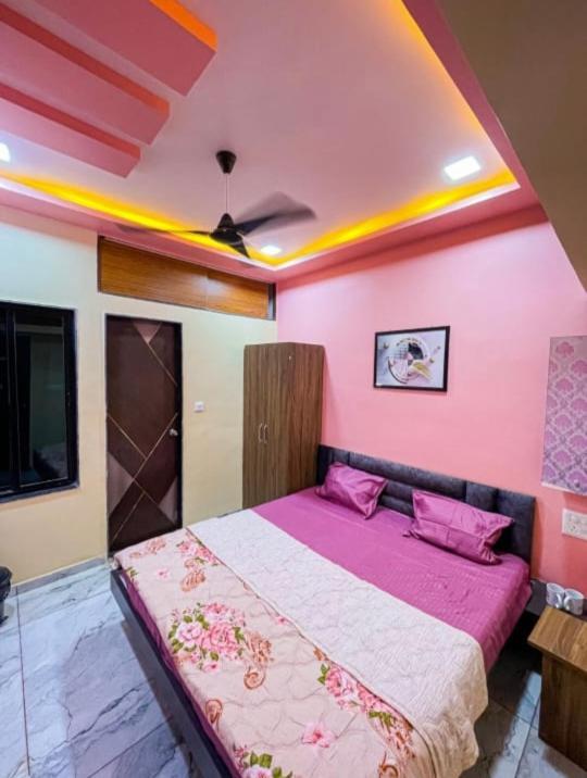 Garudeshwar Jai Swaminarayan Delux Homestay חדר תמונה