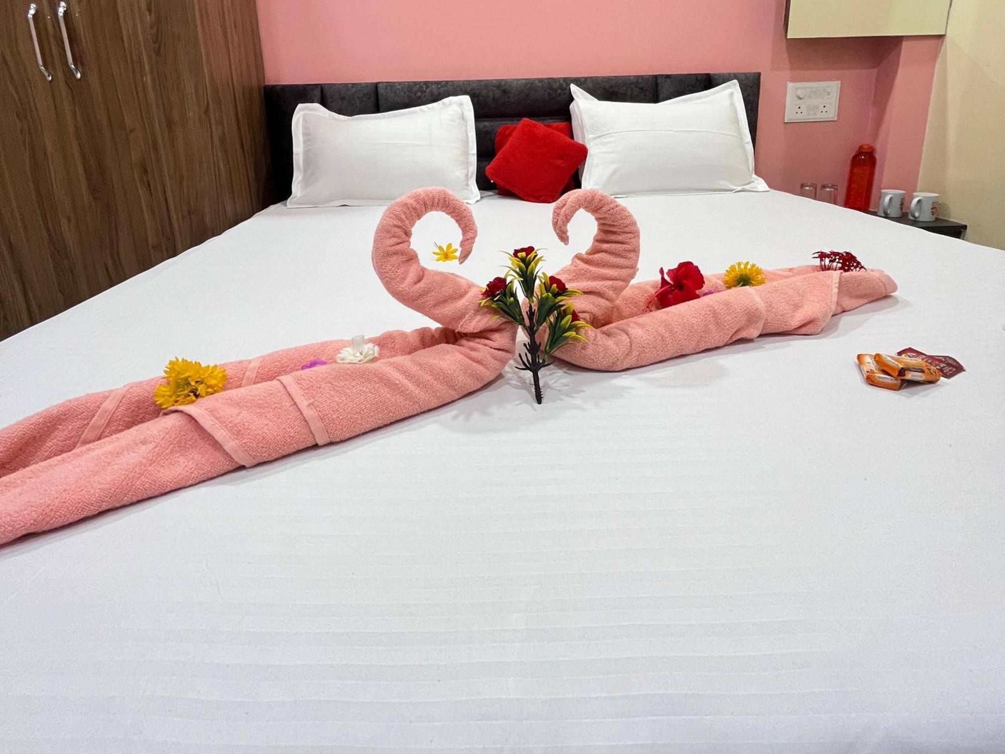 Garudeshwar Jai Swaminarayan Delux Homestay מראה חיצוני תמונה