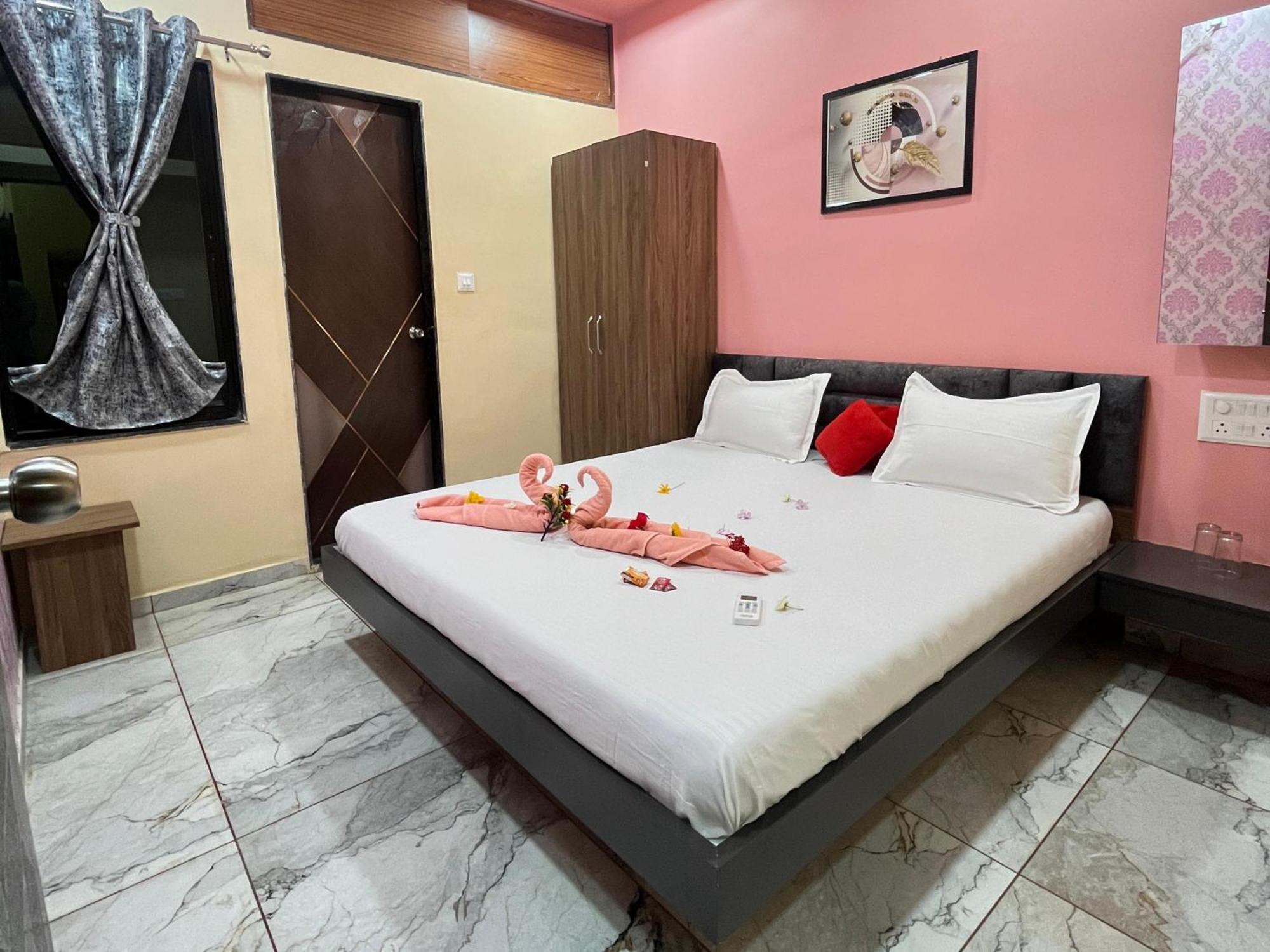 Garudeshwar Jai Swaminarayan Delux Homestay מראה חיצוני תמונה