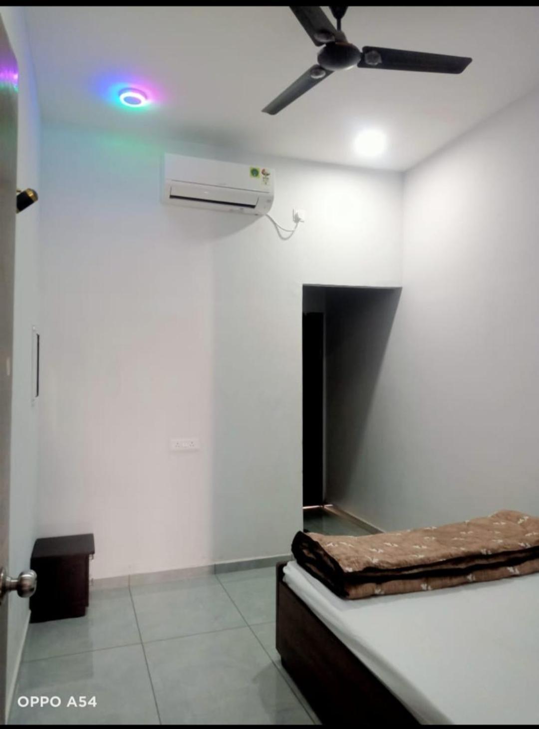 Garudeshwar Jai Swaminarayan Delux Homestay מראה חיצוני תמונה